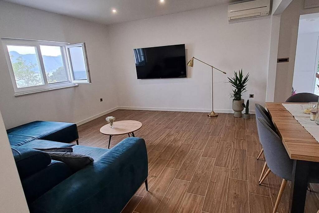 Maris Apartment Omis Exterior photo
